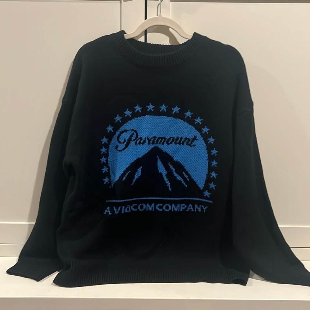 ‘Paramount Pictures’ Knitted Crew Neck Sweater